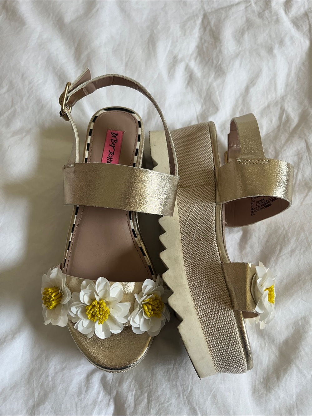Betsey Johnson golden strappy platform daisy 3D sandals